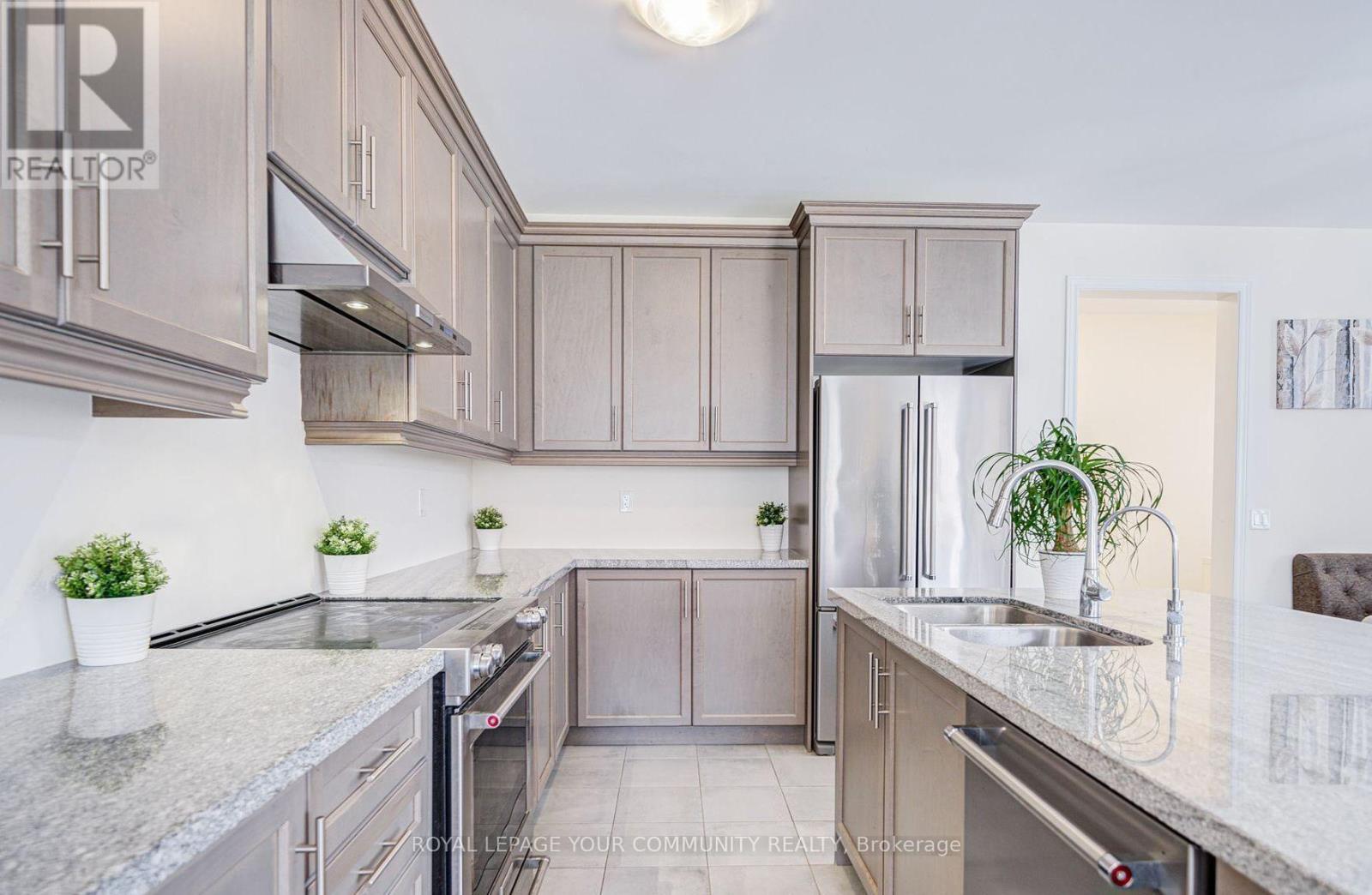 290 Silk Twist Drive, East Gwillimbury, Ontario  L9N 0V4 - Photo 3 - N12521130