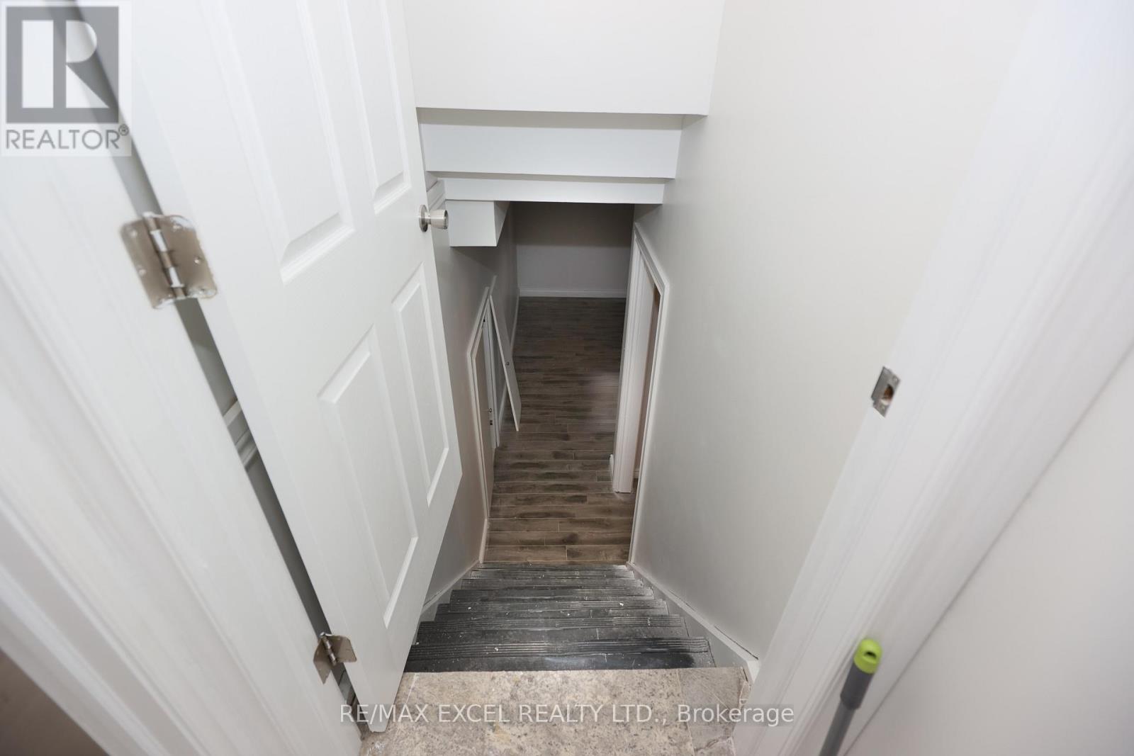 246 Hodgson Drive, Newmarket, Ontario  L3Y 1E2 - Photo 25 - N12521136