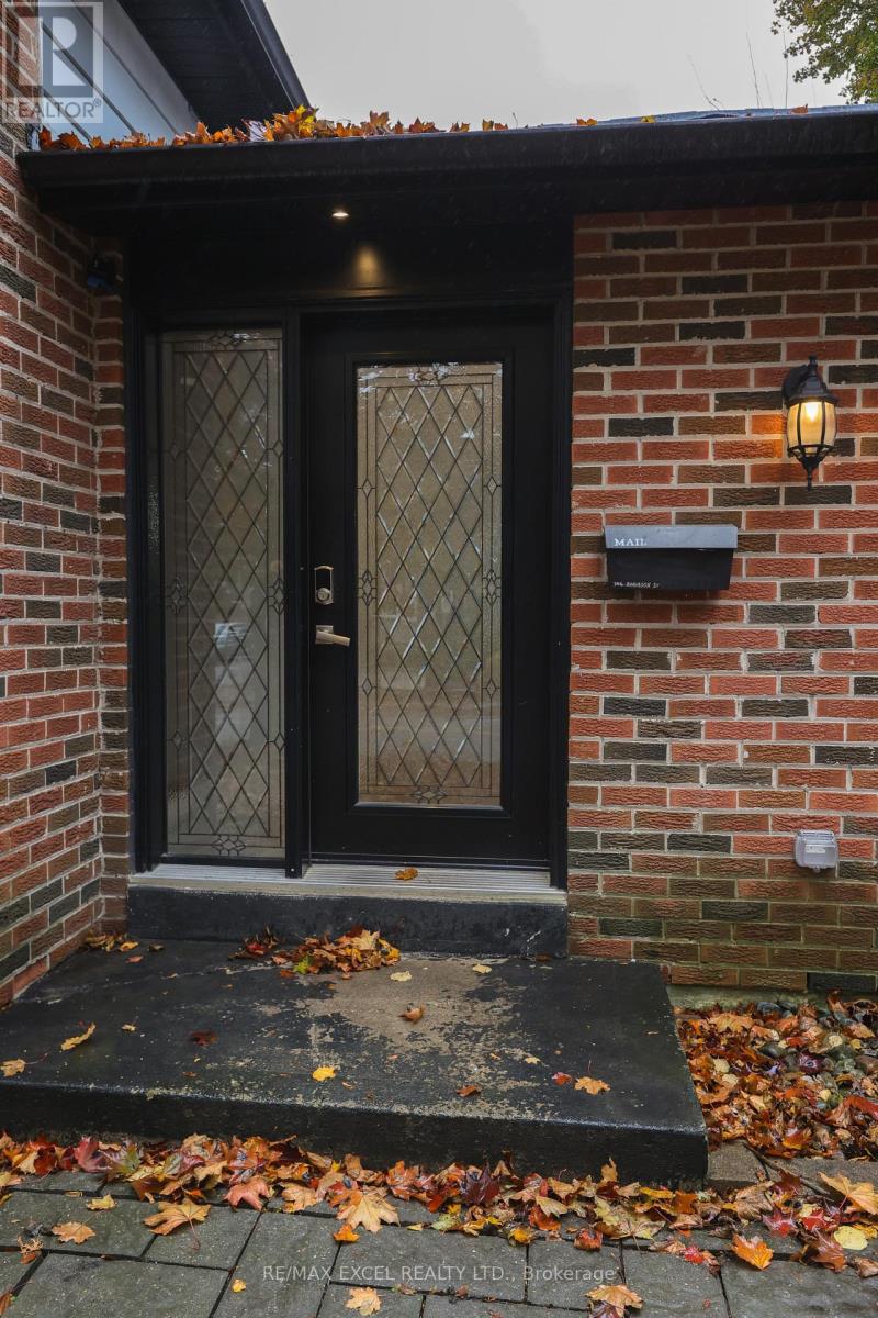 246 Hodgson Drive, Newmarket, Ontario  L3Y 1E2 - Photo 3 - N12521136