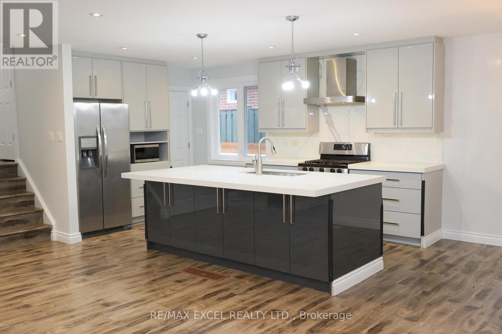 246 Hodgson Drive, Newmarket, Ontario  L3Y 1E2 - Photo 6 - N12521136