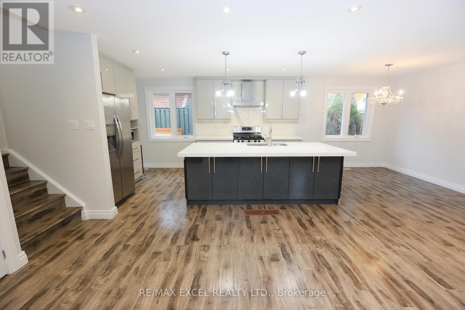 246 Hodgson Drive, Newmarket, Ontario  L3Y 1E2 - Photo 7 - N12521136