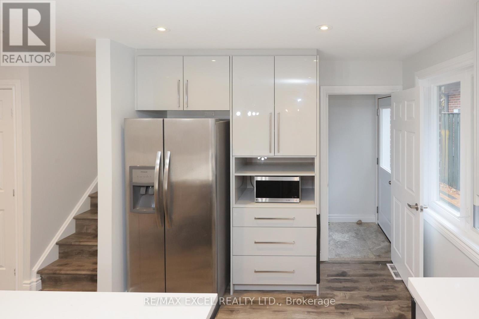 246 Hodgson Drive, Newmarket, Ontario  L3Y 1E2 - Photo 8 - N12521136