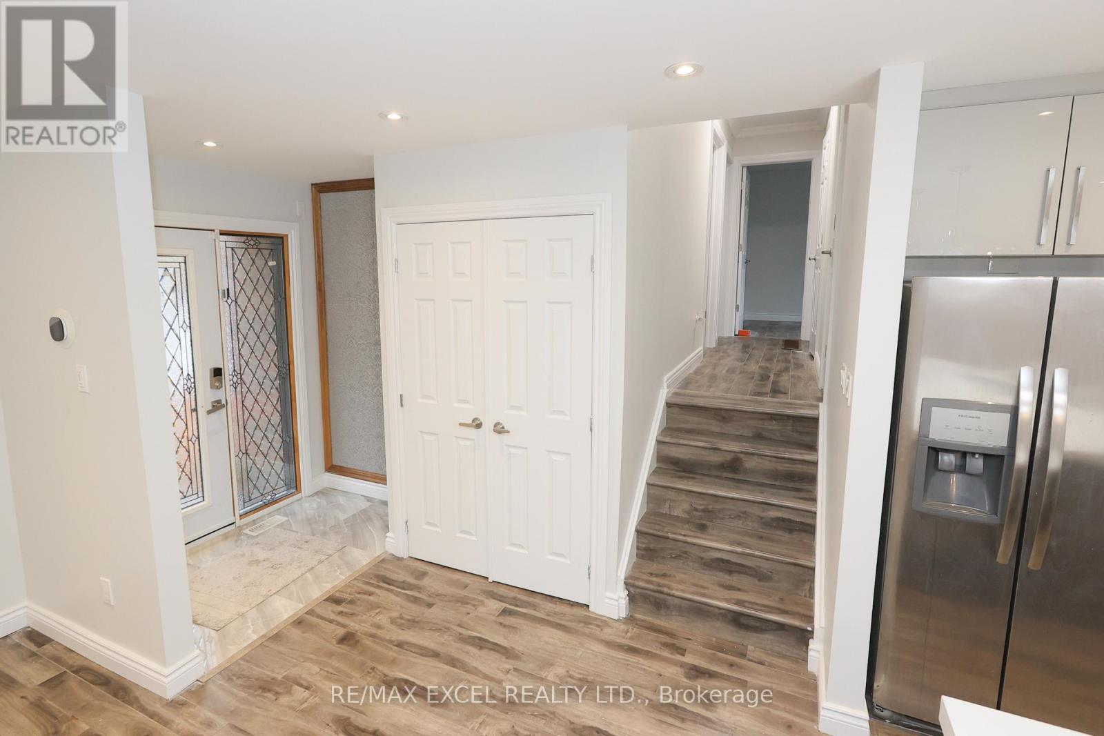 246 Hodgson Drive, Newmarket, Ontario  L3Y 1E2 - Photo 9 - N12521136