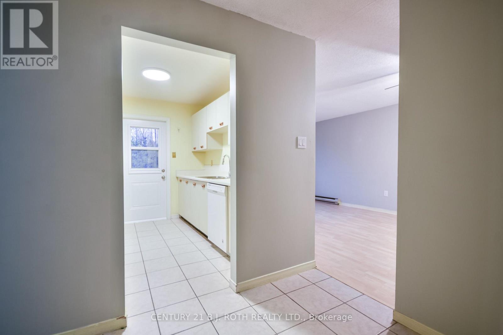 211 - 1 Quail Crescent S, Barrie, Ontario  L4N 6W9 - Photo 3 - S12520966