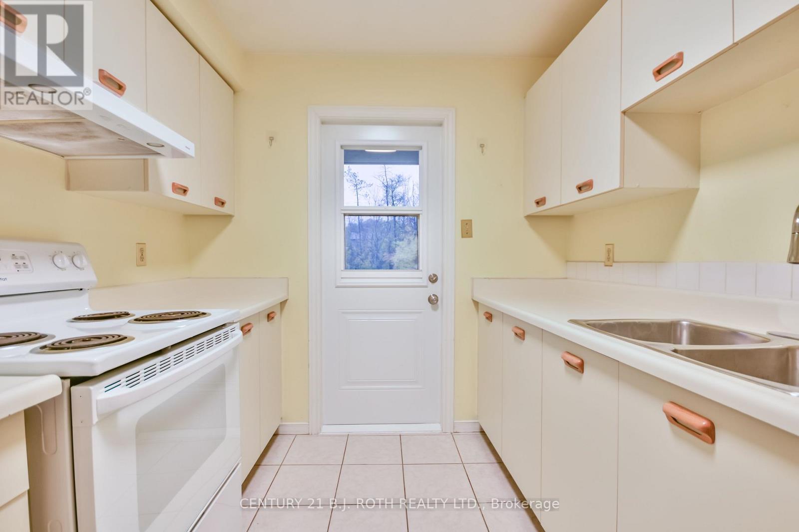 211 - 1 Quail Crescent S, Barrie, Ontario  L4N 6W9 - Photo 4 - S12520966