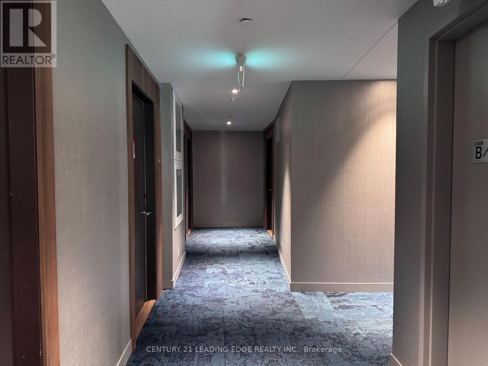 39 Mary Street, Barrie, Ontario  L4N 1S9 - Photo 3 - S12521024