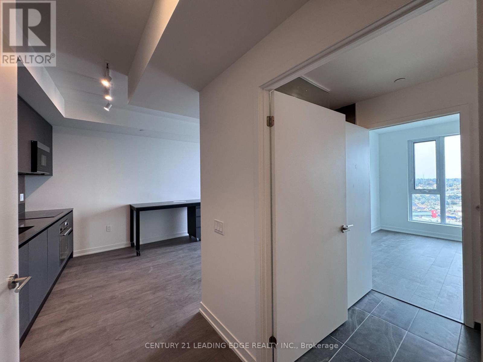 39 Mary Street, Barrie, Ontario  L4N 1S9 - Photo 6 - S12521024