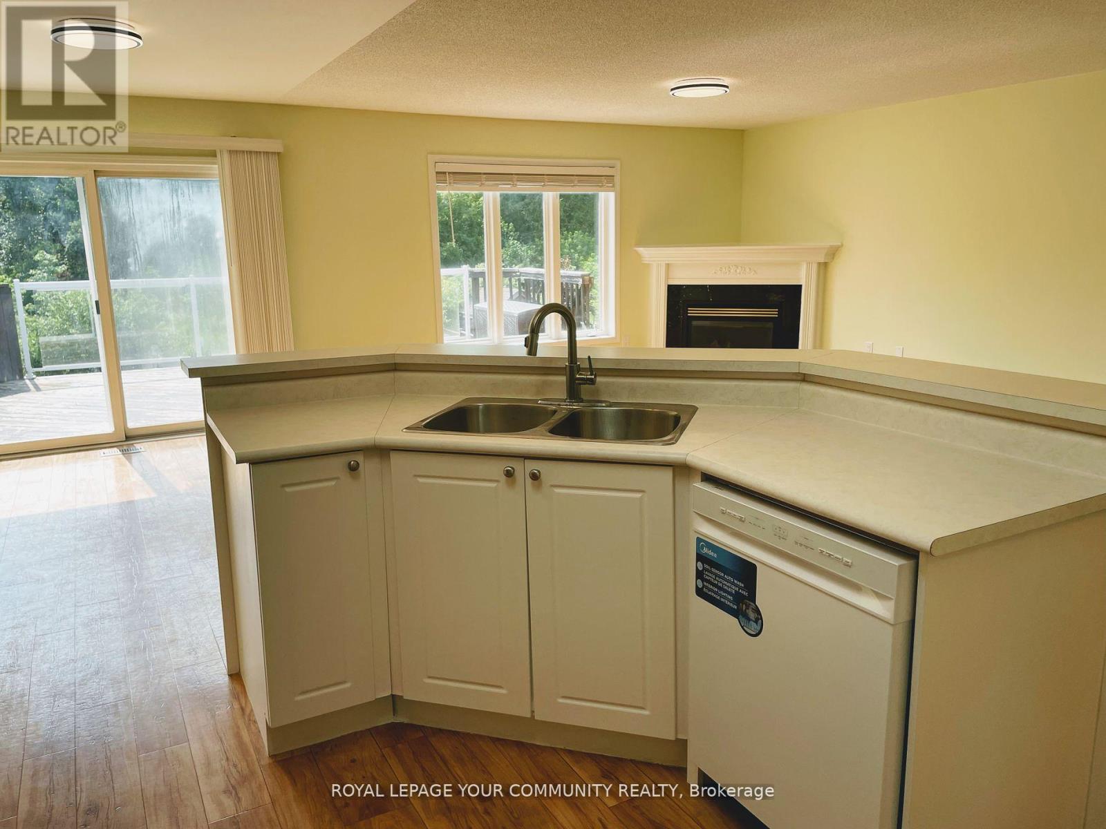 Main Floor - 24 Sun King Crescent, Barrie, Ontario  L4M 7J9 - Photo 7 - S12521094