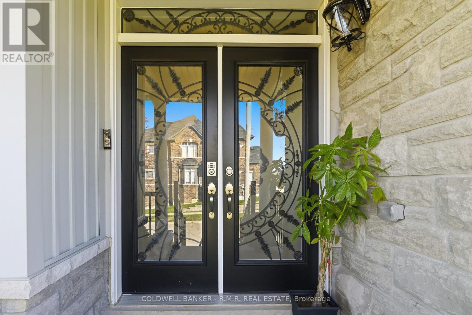 27 Barchard Street, Clarington, Ontario  L1B 0K8 - Photo 4 - E12521266