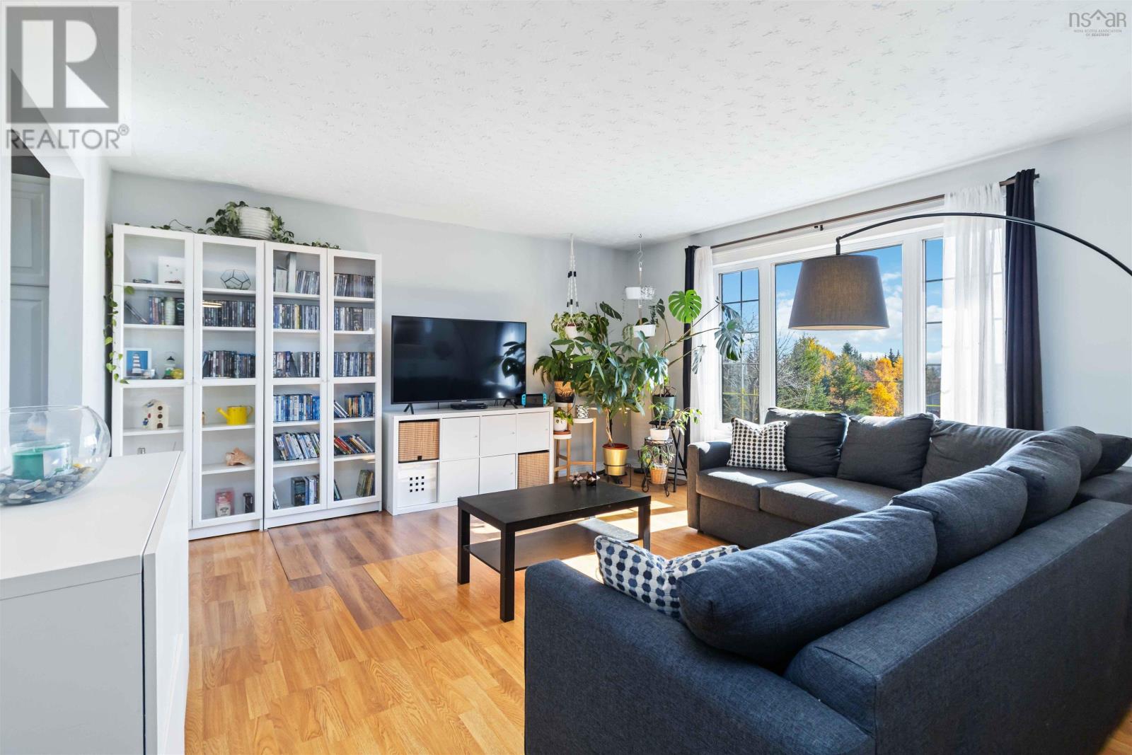 Property at 9 Colony Way image 4