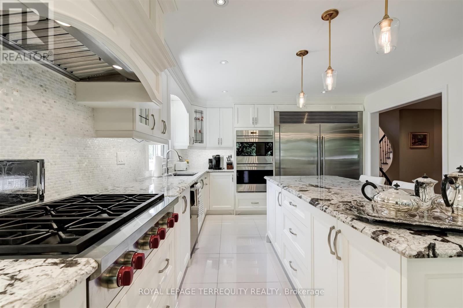 11 Blaketon Road, Toronto, Ontario  M9B 4V8 - Photo 15 - W12520926