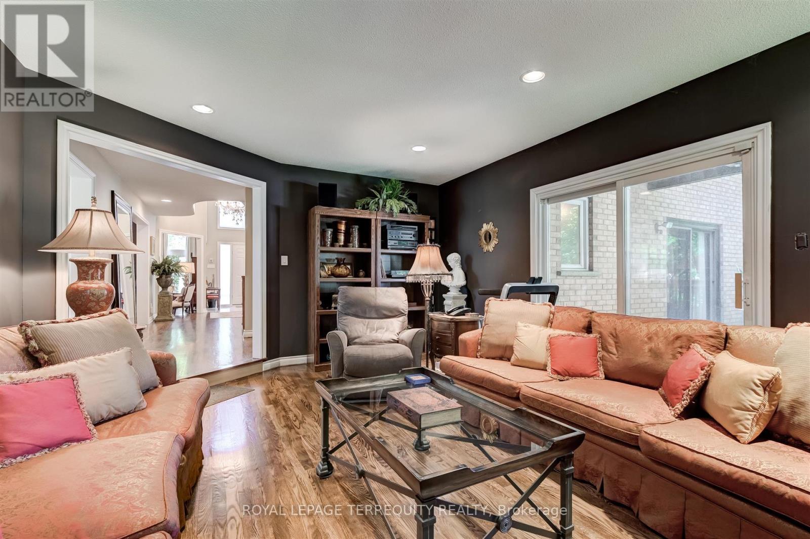 11 Blaketon Road, Toronto, Ontario  M9B 4V8 - Photo 18 - W12520926