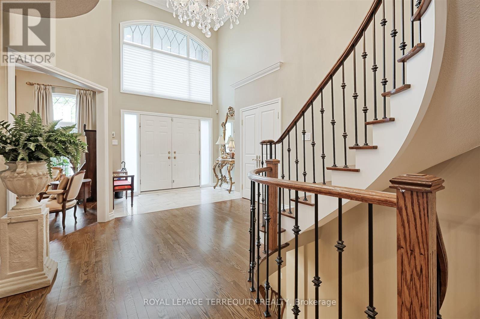 11 Blaketon Road, Toronto, Ontario  M9B 4V8 - Photo 5 - W12520926