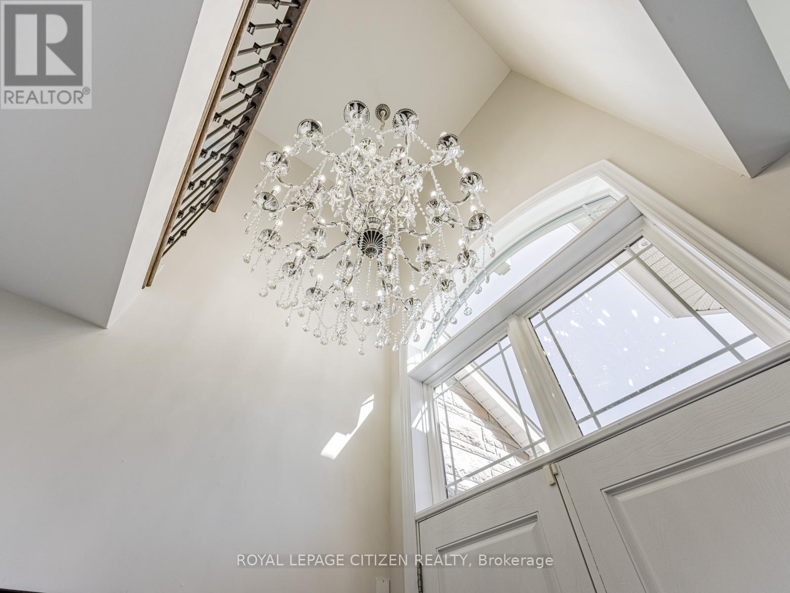 15 Possession Crescent, Brampton, Ontario  L6P 4K3 - Photo 4 - W12520928