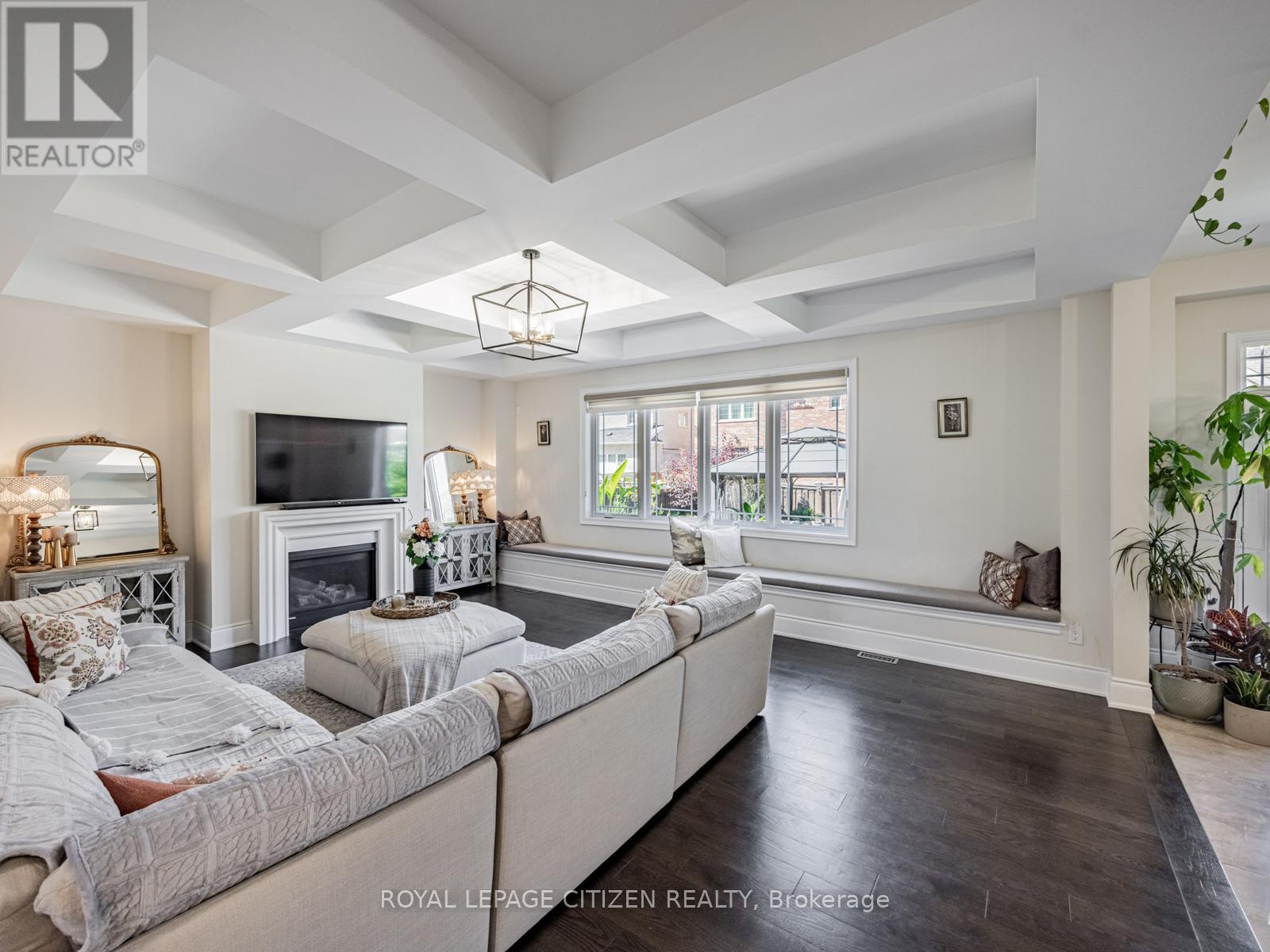 15 Possession Crescent, Brampton, Ontario  L6P 4K3 - Photo 9 - W12520928