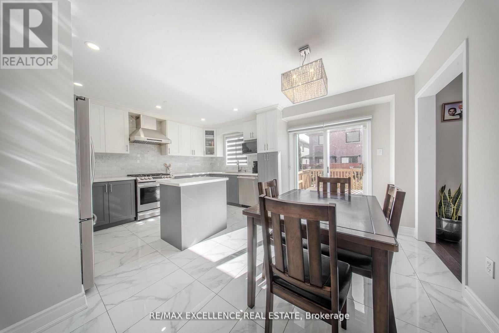 111 River Rock Crescent, Brampton, Ontario  L7A 2M4 - Photo 13 - W12520938