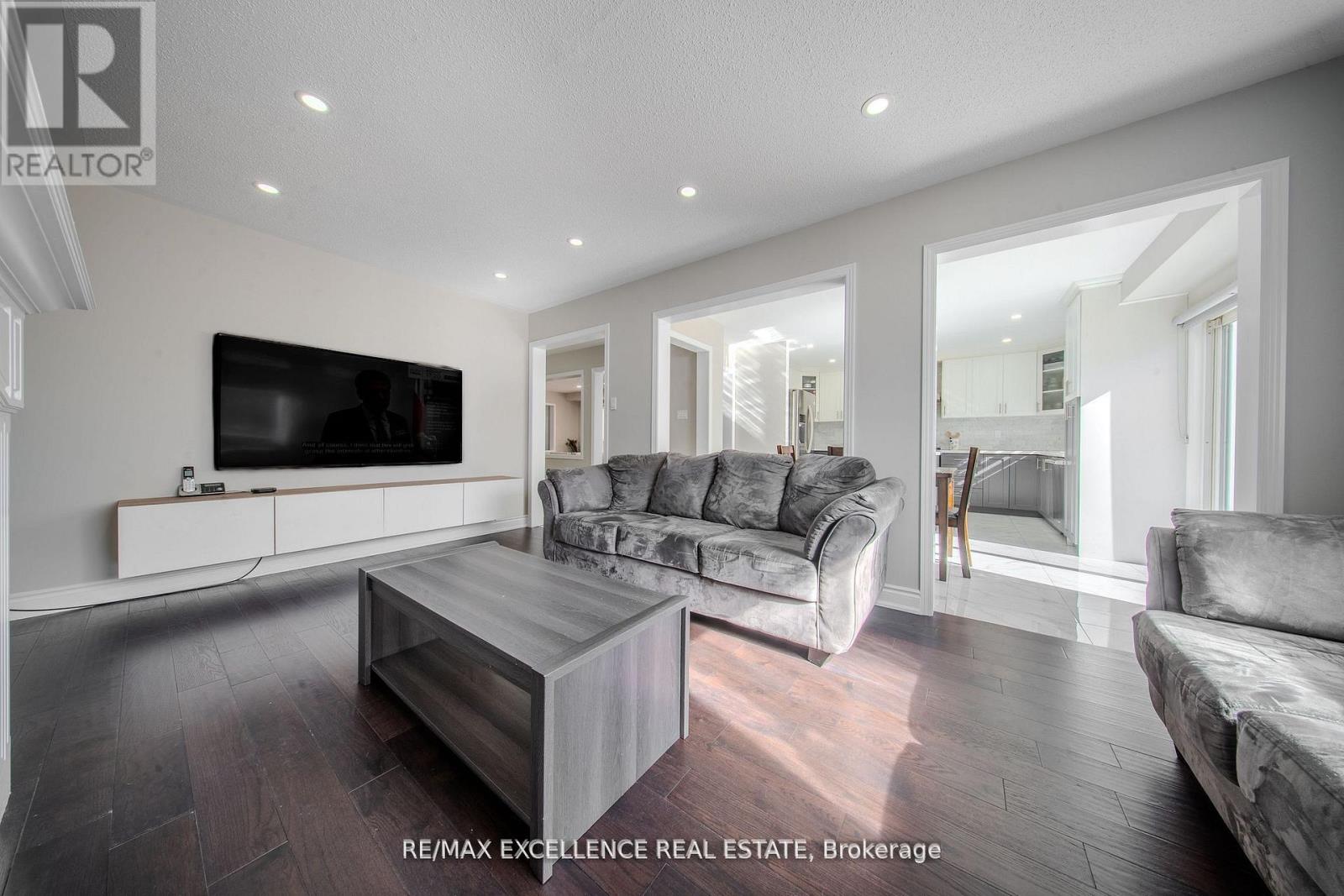 111 River Rock Crescent, Brampton, Ontario  L7A 2M4 - Photo 8 - W12520938