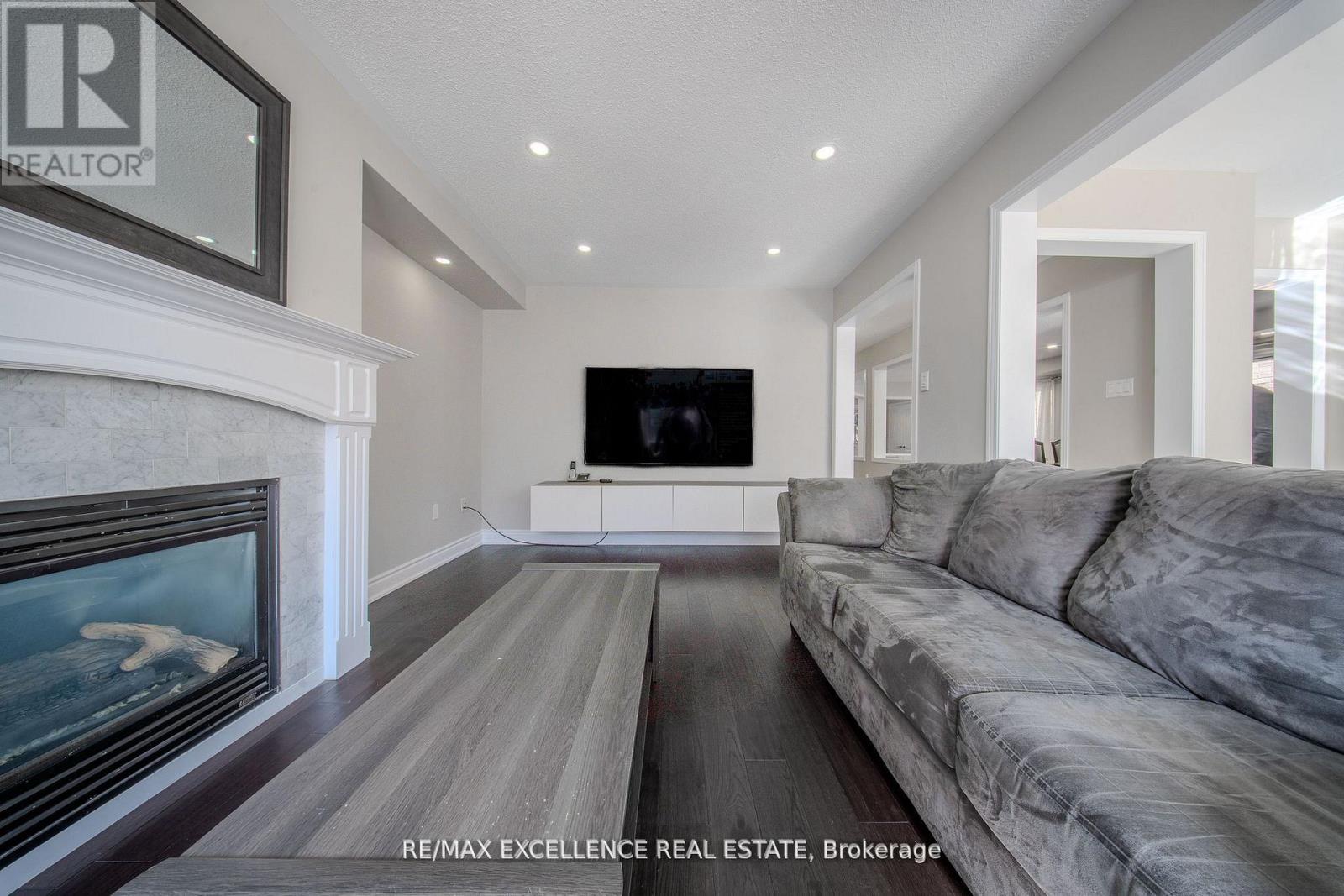 111 River Rock Crescent, Brampton, Ontario  L7A 2M4 - Photo 9 - W12520938