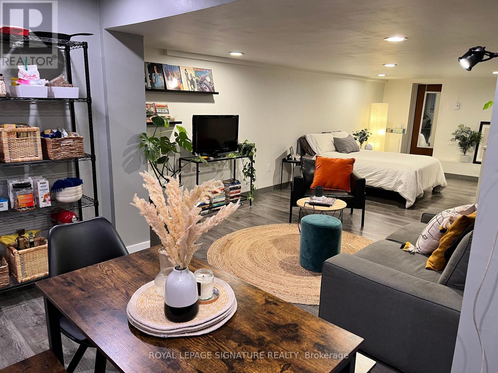 B - 203 Caledonia Road, Toronto, Ontario M6E 4S9 - Photo 6 - W12520942