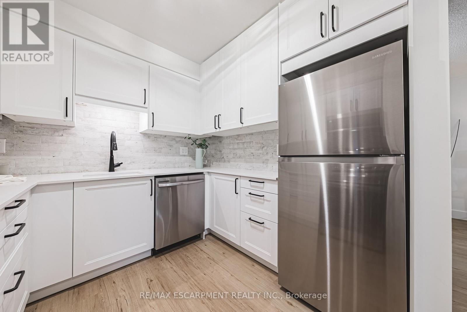 15 - 660 Oxford Road, Burlington, Ontario  L7N 3M1 - Photo 14 - W12521026