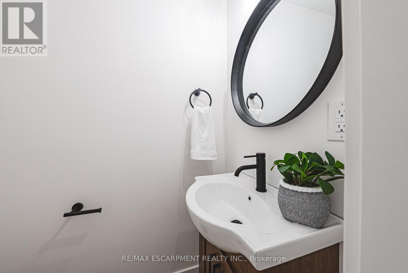 15 - 660 Oxford Road, Burlington, Ontario  L7N 3M1 - Photo 16 - W12521026