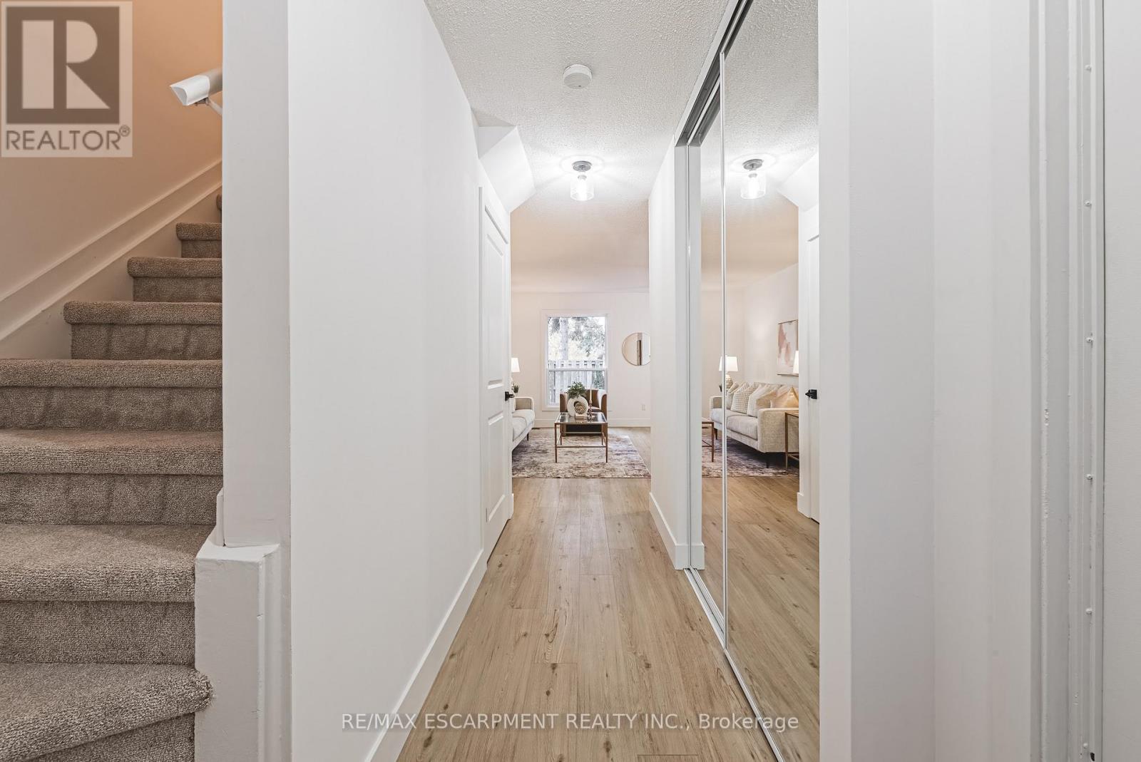 15 - 660 Oxford Road, Burlington, Ontario  L7N 3M1 - Photo 4 - W12521026