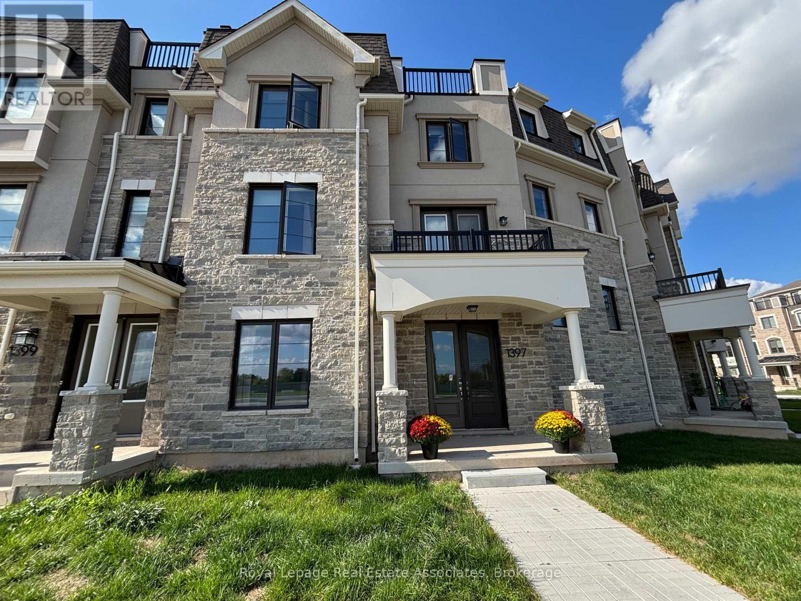 1397 WILLIAM HALTON PARKWAY, Oakville, Ontario