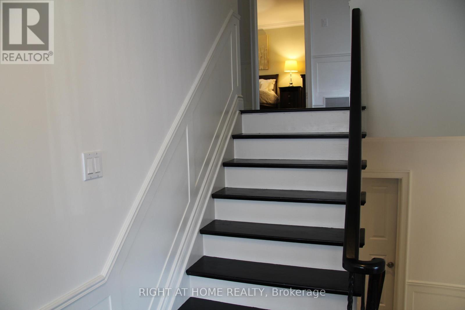 2335 Blase Court, Mississauga, Ontario  L5A 1N9 - Photo 10 - W12521142