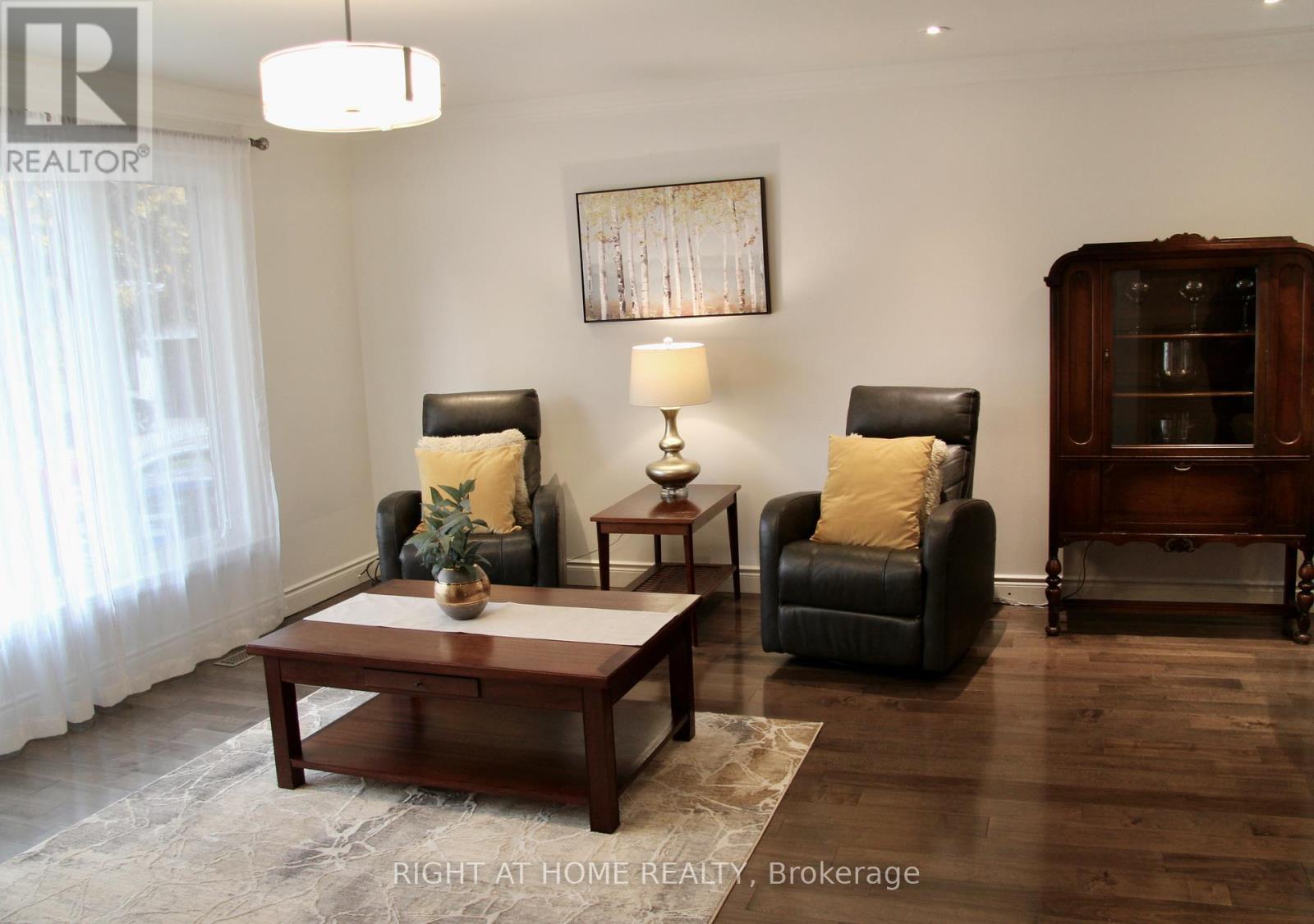 2335 Blase Court, Mississauga, Ontario  L5A 1N9 - Photo 2 - W12521142