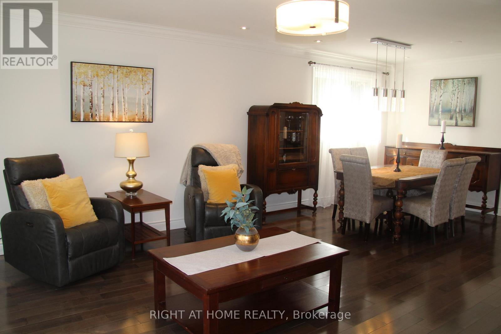 2335 Blase Court, Mississauga, Ontario  L5A 1N9 - Photo 4 - W12521142