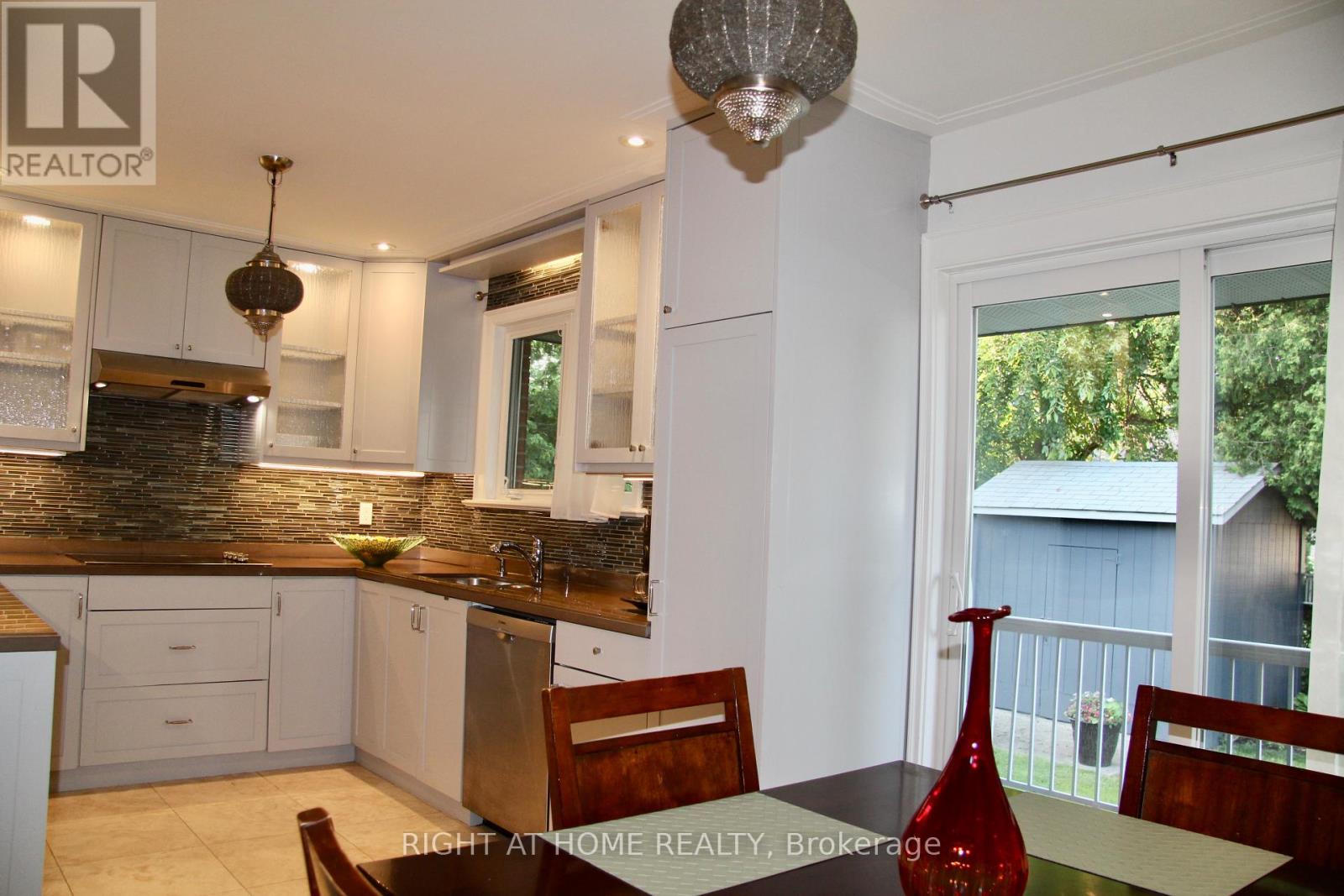 2335 Blase Court, Mississauga, Ontario  L5A 1N9 - Photo 6 - W12521142