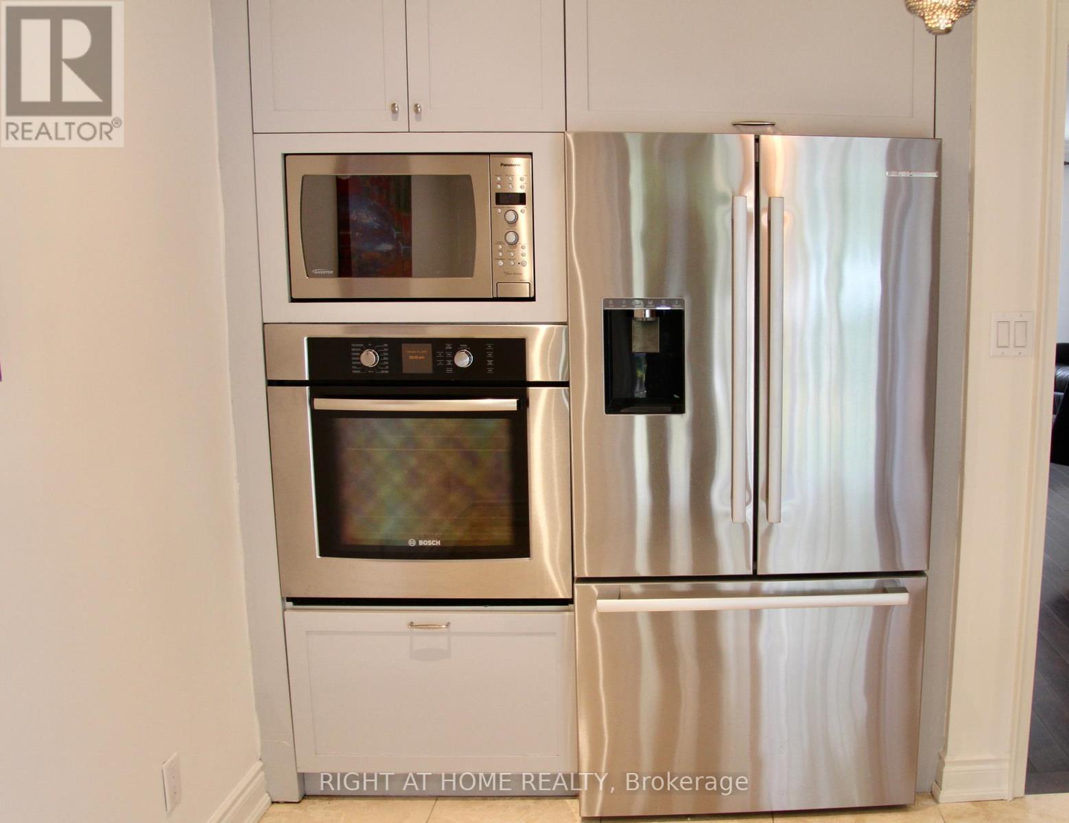 2335 Blase Court, Mississauga, Ontario  L5A 1N9 - Photo 9 - W12521142