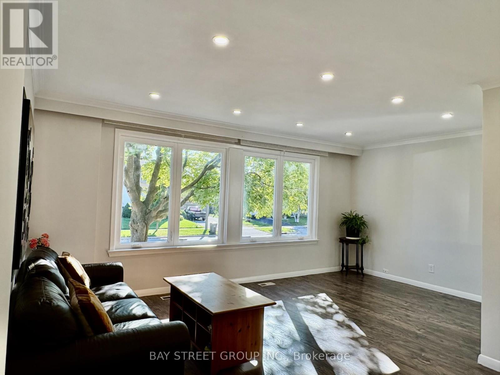 2175 Wiseman Court, Mississauga (Clarkson), Ontario  L5J 1P3 - Photo 10 - W12449872