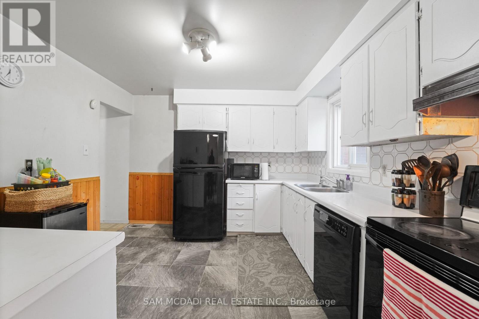 7262 Corrine Crescent, Mississauga, Ontario  L5N 5C1 - Photo 14 - W12521144