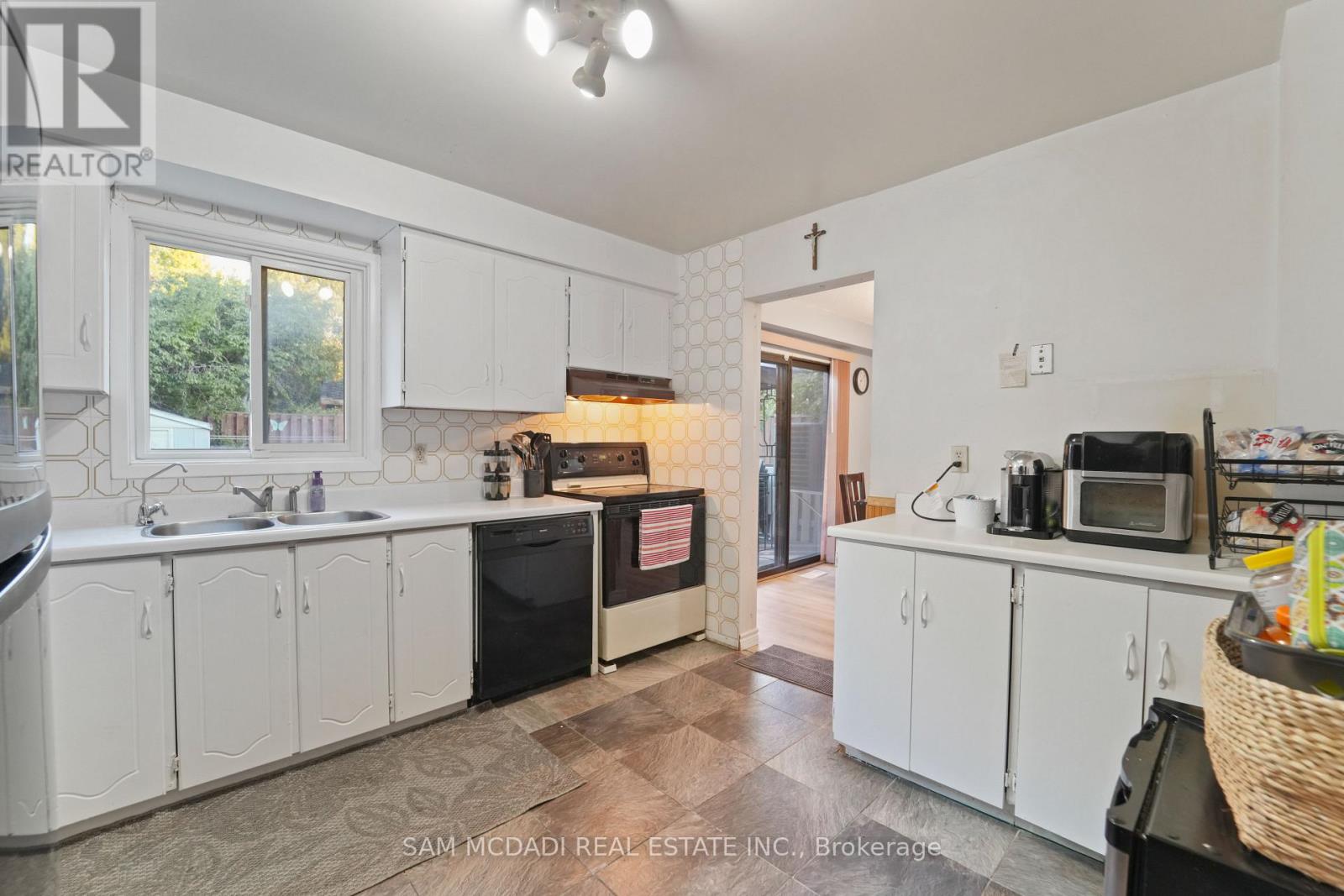 7262 Corrine Crescent, Mississauga, Ontario  L5N 5C1 - Photo 16 - W12521144