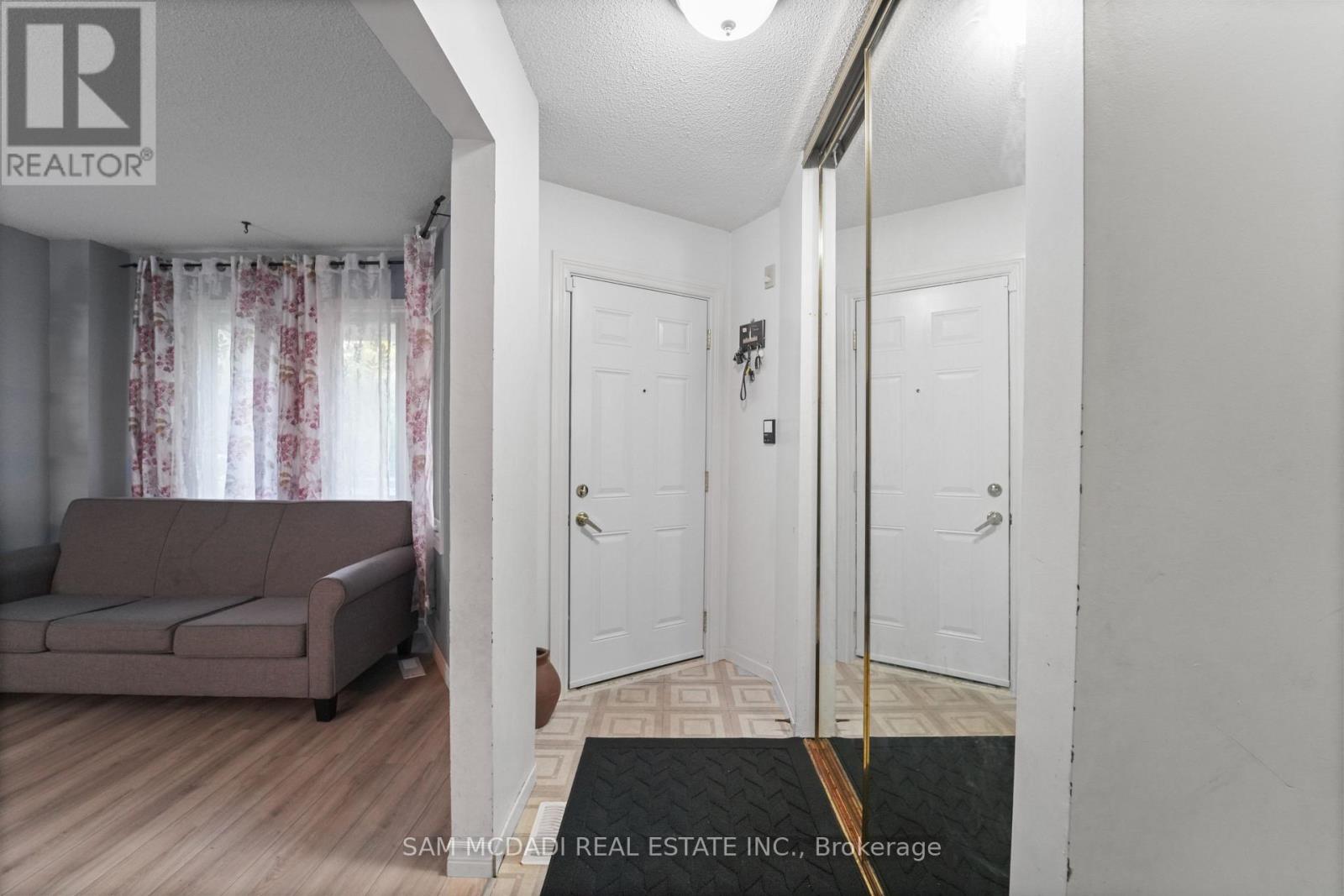 7262 Corrine Crescent, Mississauga, Ontario  L5N 5C1 - Photo 6 - W12521144