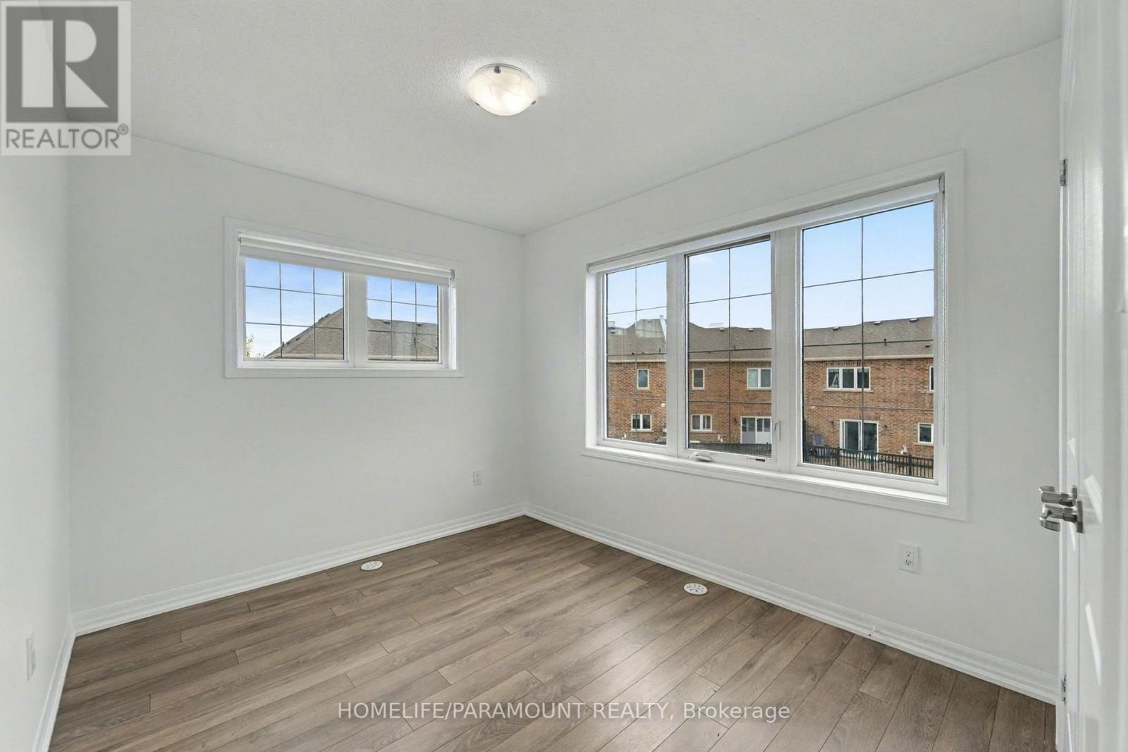 370 Timberland Gate, Oakville, Ontario  L6M 0Y9 - Photo 18 - W12521158