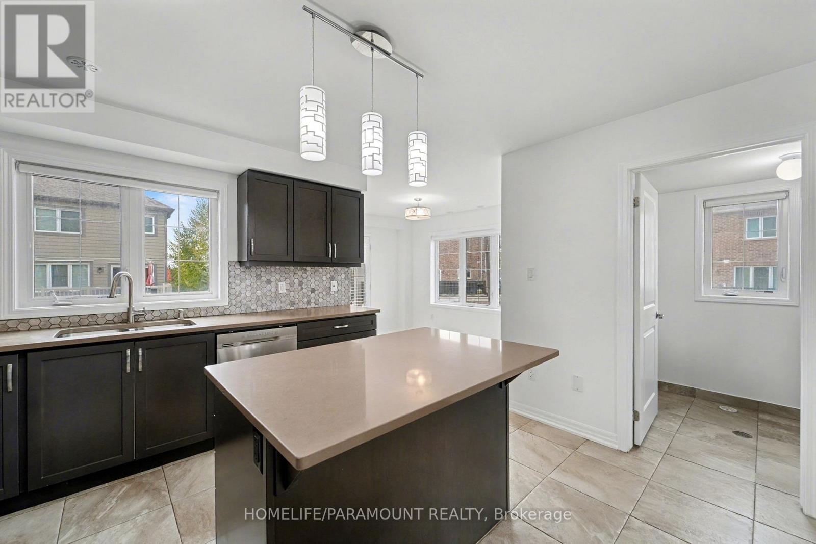 370 Timberland Gate, Oakville, Ontario  L6M 0Y9 - Photo 35 - W12521158