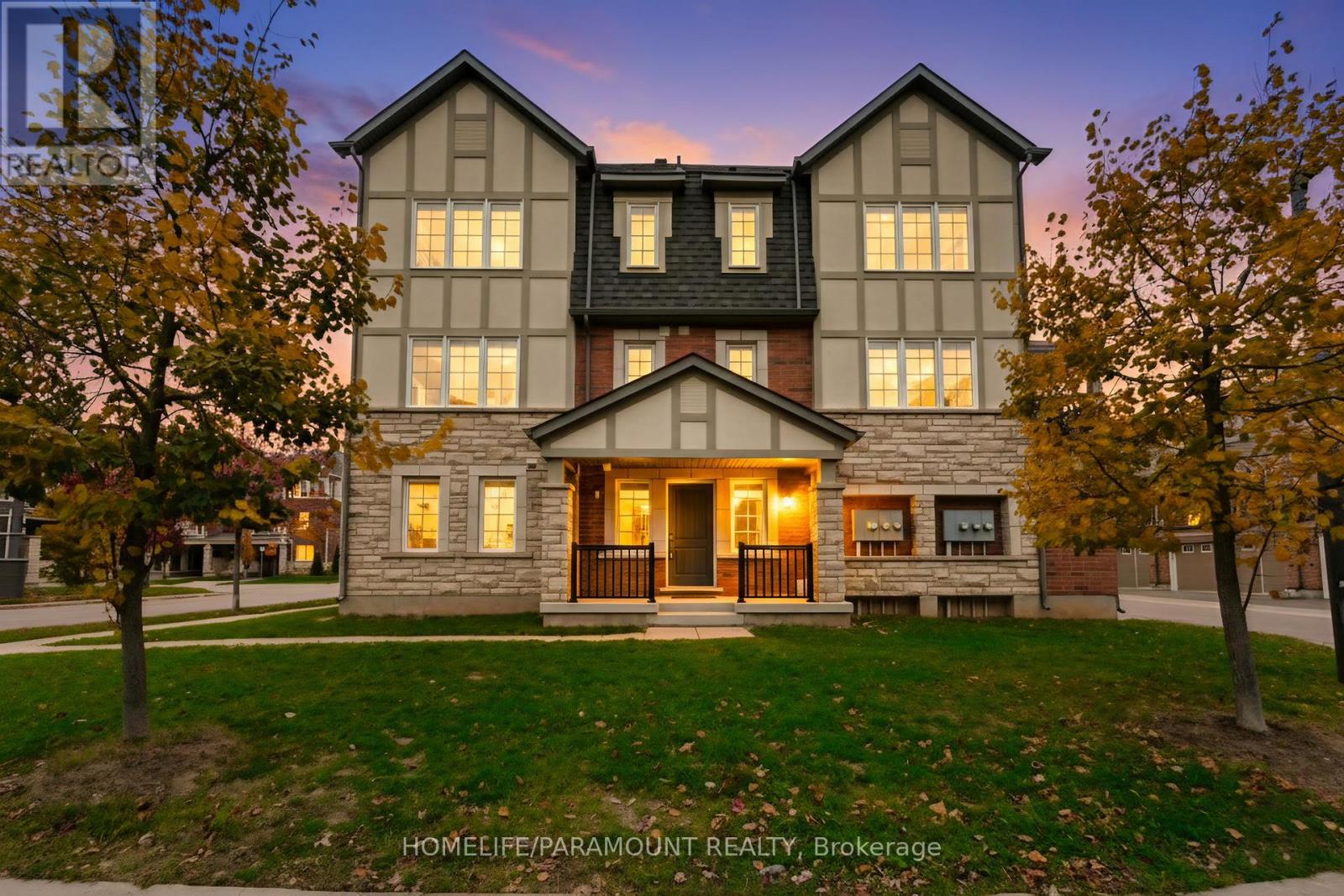 370 Timberland Gate, Oakville, Ontario  L6M 0Y9 - Photo 4 - W12521158