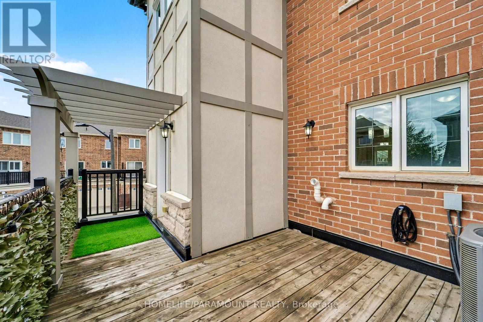 370 Timberland Gate, Oakville, Ontario  L6M 0Y9 - Photo 8 - W12521158