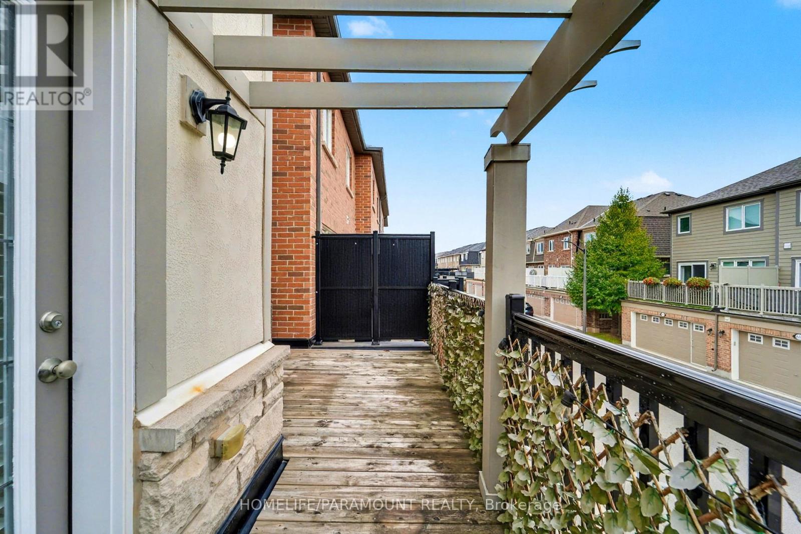 370 Timberland Gate, Oakville, Ontario  L6M 0Y9 - Photo 9 - W12521158