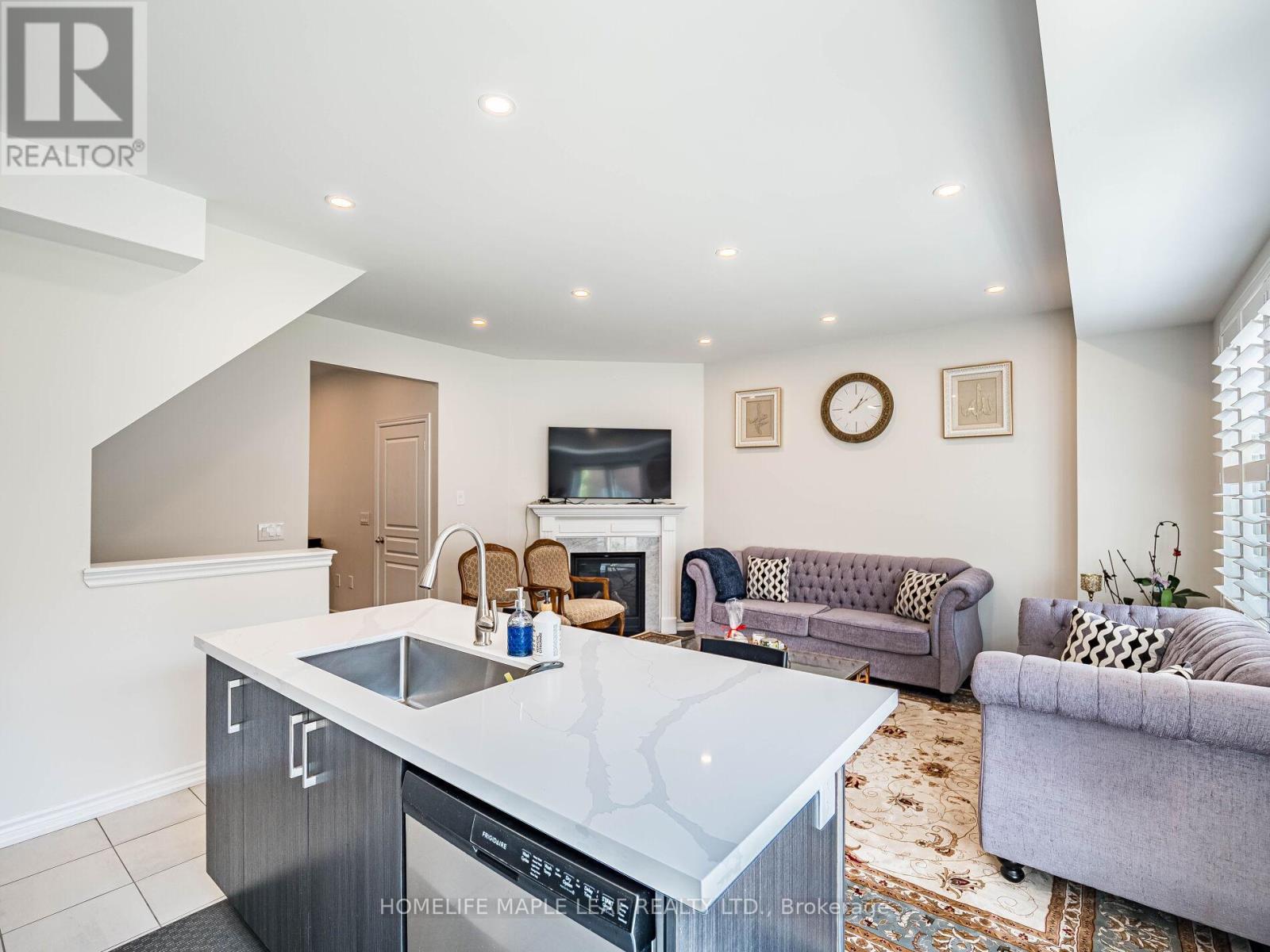 1454 Chretien Street, Milton, Ontario  L9E 1J1 - Photo 17 - W12521164