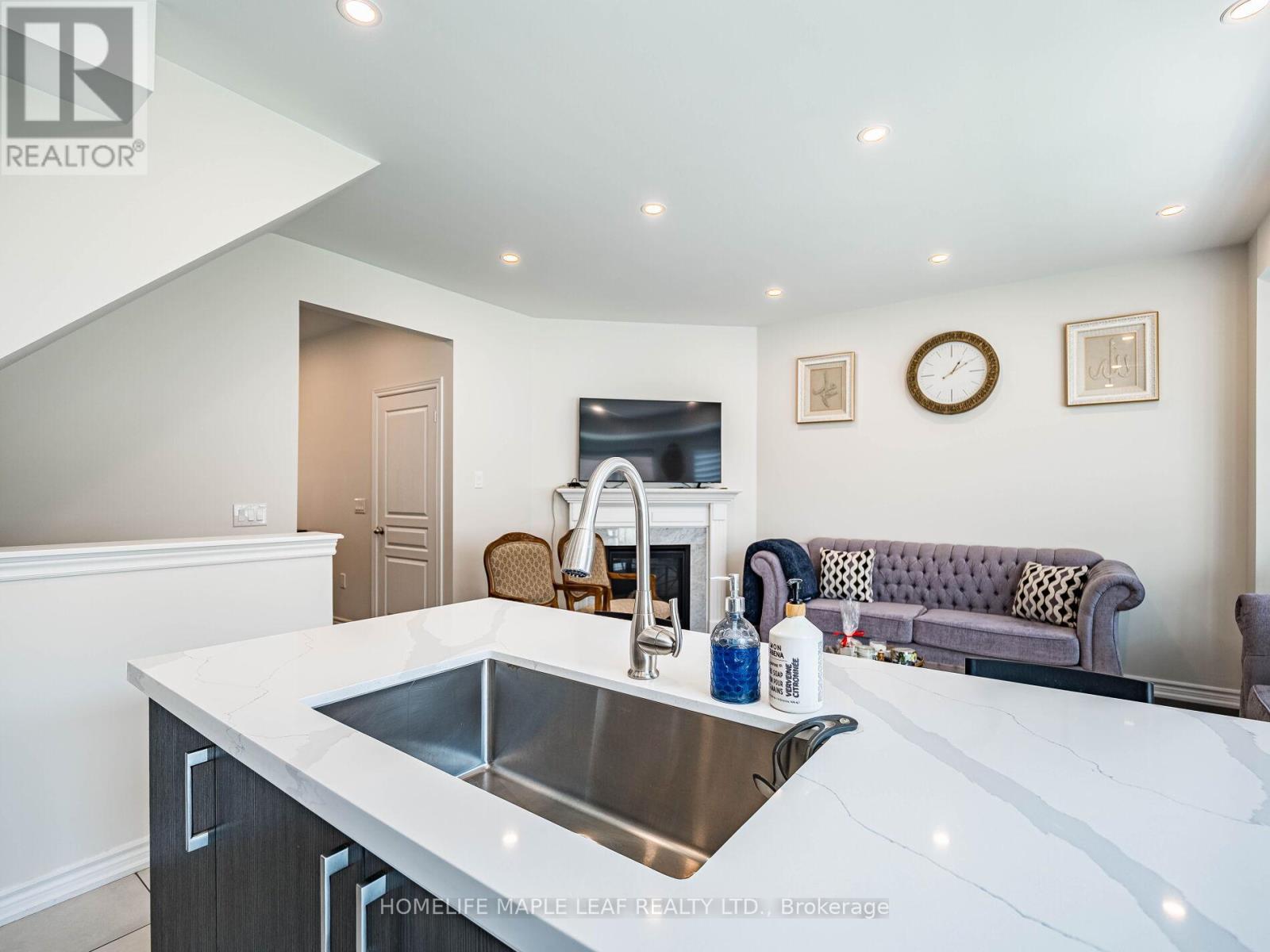 1454 Chretien Street, Milton, Ontario  L9E 1J1 - Photo 21 - W12521164