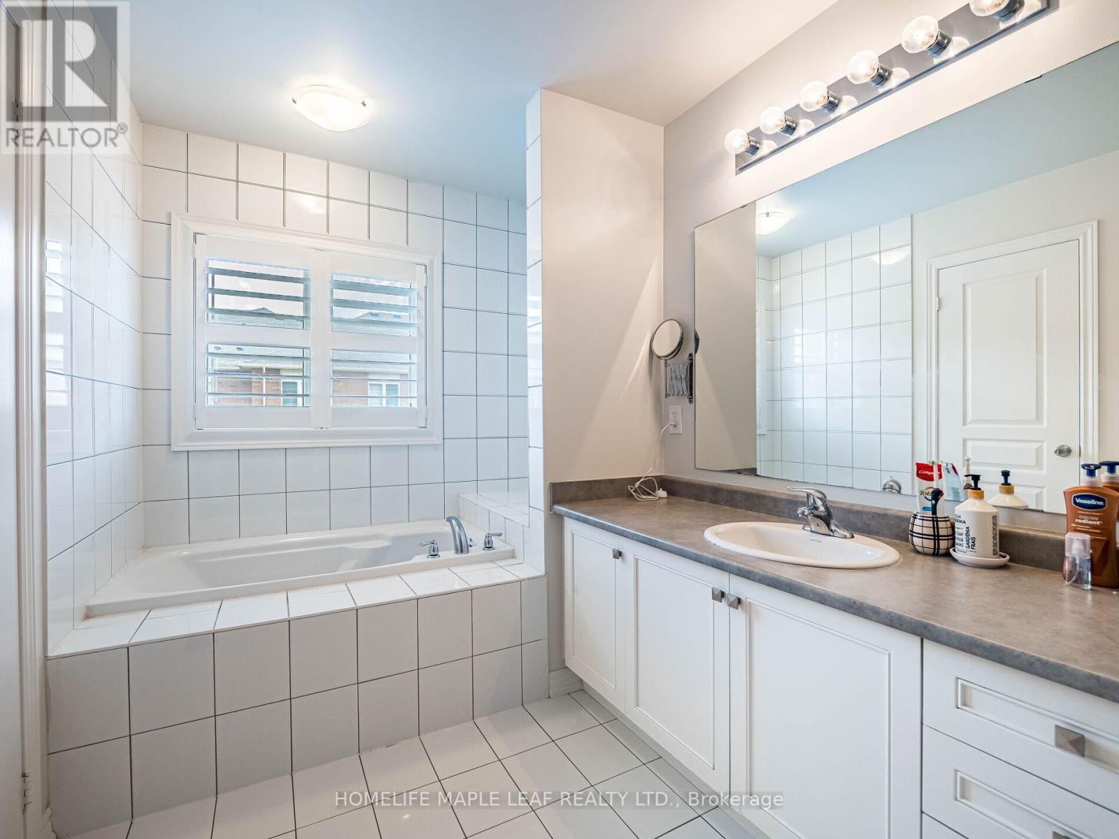 1454 Chretien Street, Milton, Ontario  L9E 1J1 - Photo 28 - W12521164