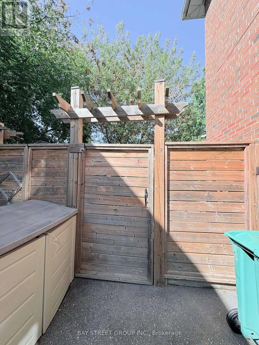 2175 Wiseman Court, Mississauga (Clarkson), Ontario  L5J 1P3 - Photo 38 - W12449872