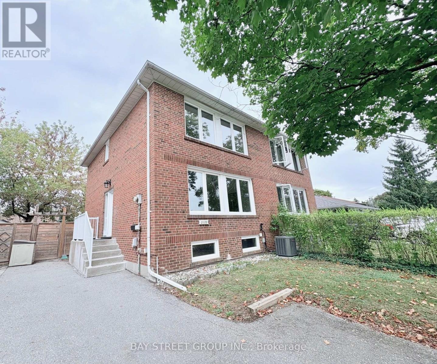 2175 Wiseman Court, Mississauga (Clarkson), Ontario  L5J 1P3 - Photo 4 - W12449872