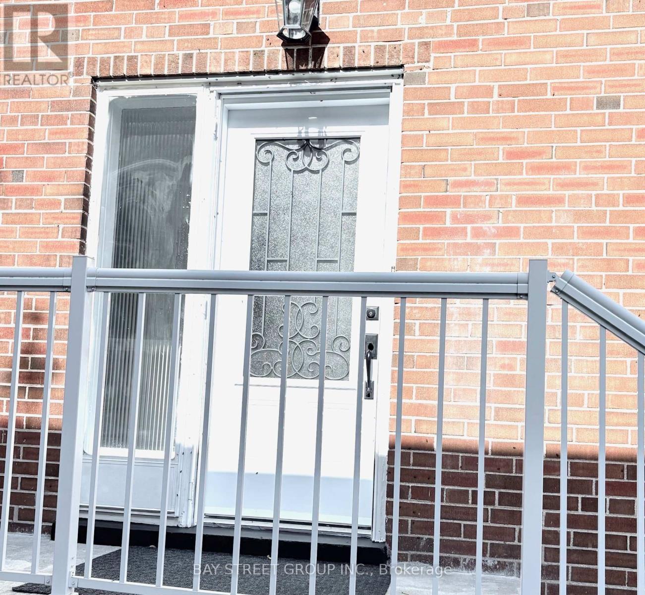 2175 Wiseman Court, Mississauga (Clarkson), Ontario  L5J 1P3 - Photo 5 - W12449872