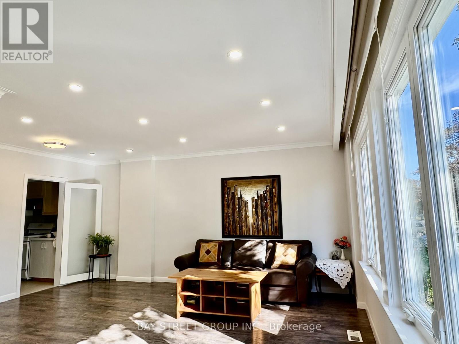 2175 Wiseman Court, Mississauga (Clarkson), Ontario  L5J 1P3 - Photo 9 - W12449872