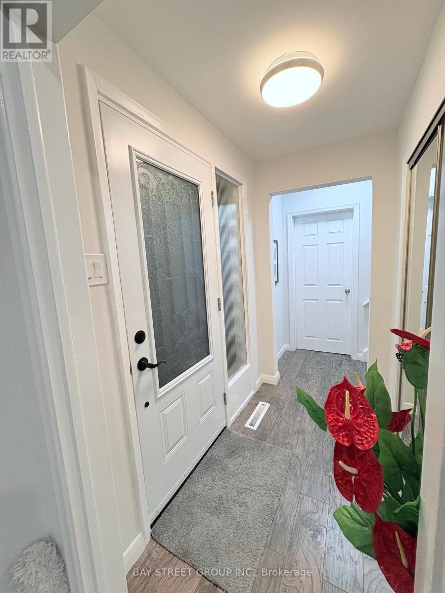 2175 Wiseman Court, Mississauga (Clarkson), Ontario  L5J 1P3 - Photo 6 - W12449872