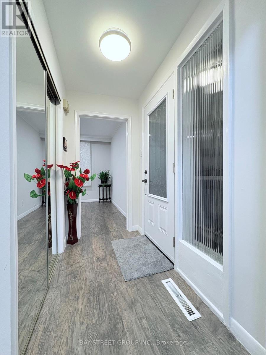 2175 Wiseman Court, Mississauga (Clarkson), Ontario  L5J 1P3 - Photo 7 - W12449872